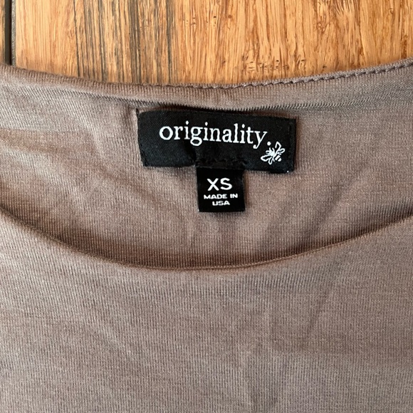 cropped long sleeve top - Picture 2 of 2